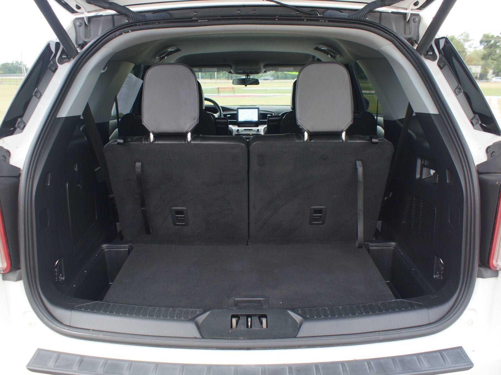 Used 2022 Ford Explorer XLT w/ Equipment Group 202A RWD image 19