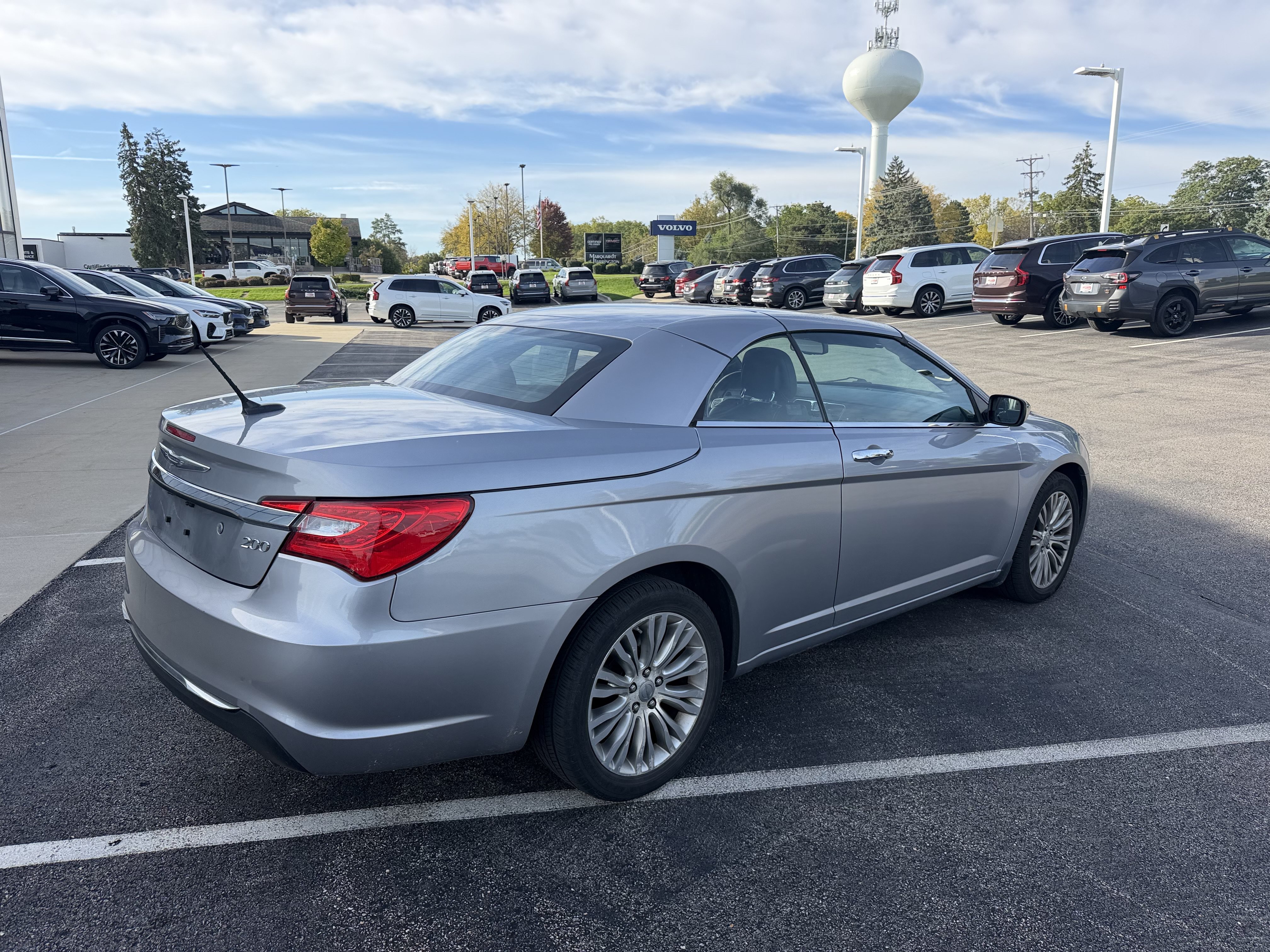 Used 2013 Chrysler 200 Limited FWD image 4