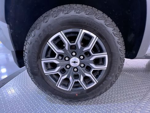 Used 2023 Chevrolet Colorado Z71 w/ Z71 Convenience Package 2 AWD/4WD image 10