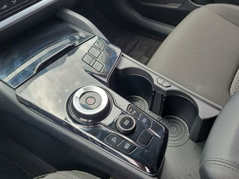 Used 2025 Kia Sportage LX image 18