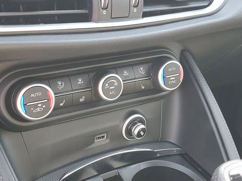 Used 2024 Alfa Romeo Stelvio Veloce image 19