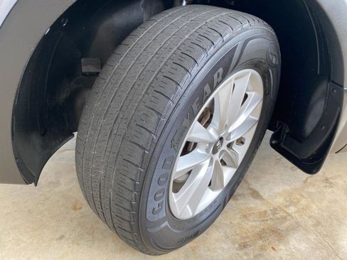 Used 2019 Kia Sorento L FWD image 11