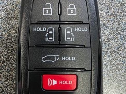 New 2026 Toyota Sienna XLE image 38