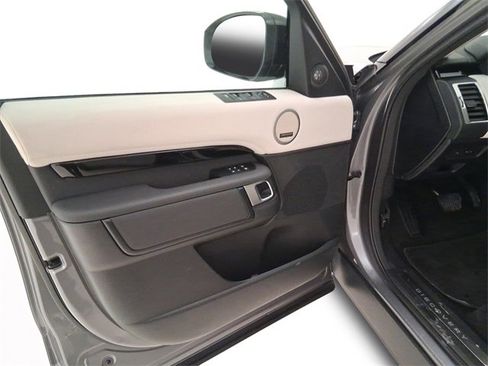 Used 2024 Land Rover Discovery S image 13