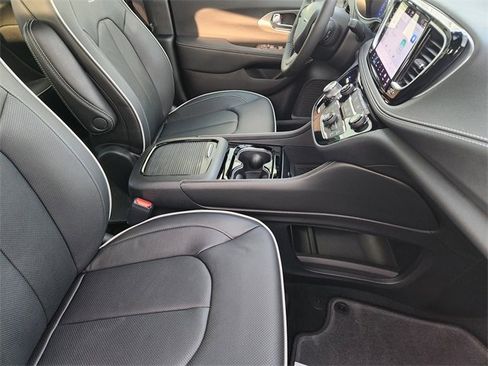 New 2026 Chrysler Pacifica Limited w/ S Appearance Package image 10