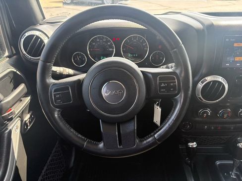 Used 2017 Jeep Wrangler Unlimited Sahara AWD/4WD image 25
