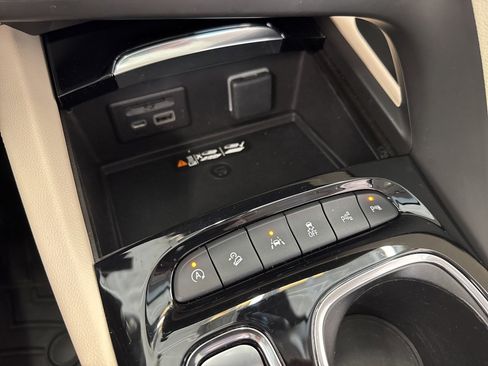 Used 2022 Buick Envision Avenir w/ Technology Package II image 30