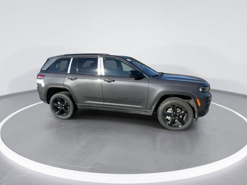 New 2025 Jeep Grand Cherokee Altitude image 9