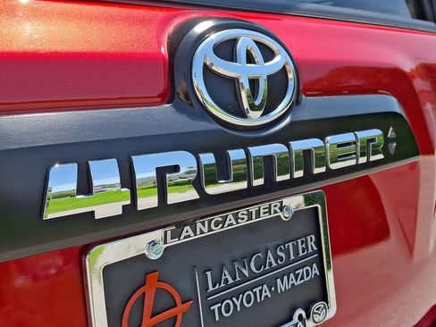 Certified 2021 Toyota 4Runner TRD Off-Road Premium w/ Moonroof Package AWD/4WD image 31