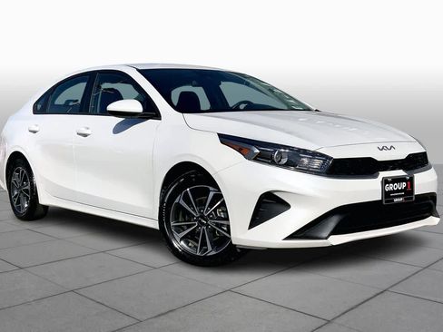 Used 2024 Kia Forte LXS image 2