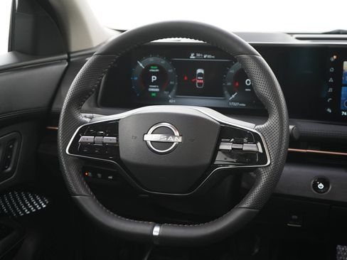 Used 2025 Nissan Ariya AWD image 18