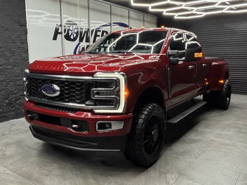 Used 2023 Ford F350 Platinum AWD/4WD image 2