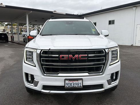 Used 2023 GMC Yukon SLT w/ SLT Premium Package image 2