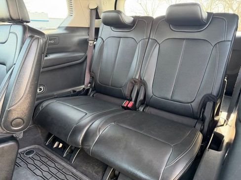 Used 2023 Jeep Grand Cherokee L Limited w/ Luxury Tech Group II image 17