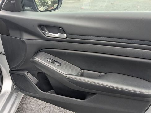 Used 2024 Nissan Altima 2.5 SV image 29