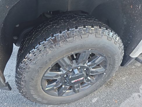 Used 2024 GMC Sierra 2500 AT4 w/ AT4 Premium Plus Package image 13