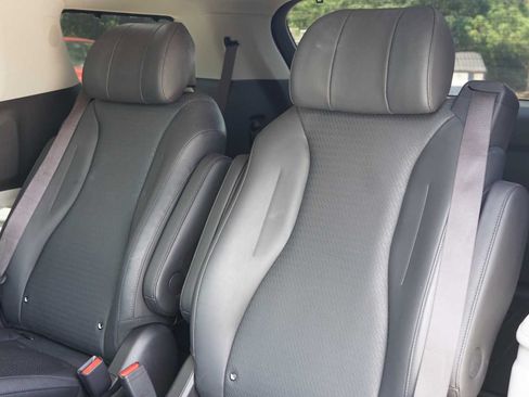 Certified 2022 Kia Carnival SX Prestige FWD image 22