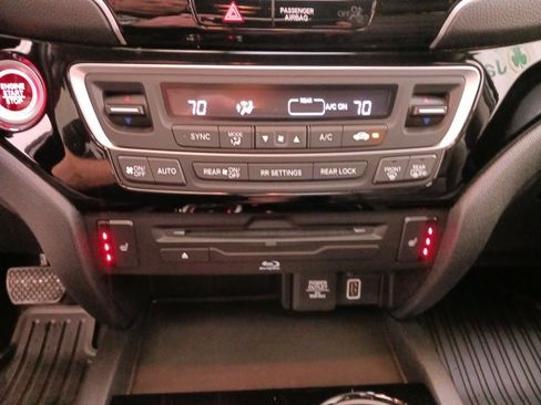 Used 2022 Honda Pilot Touring image 25