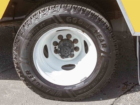 Used 2022 Ford E-350 and Econoline 350 Super Duty image 9