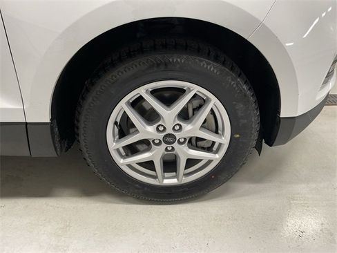 Used 2023 Ford Edge SEL image 14