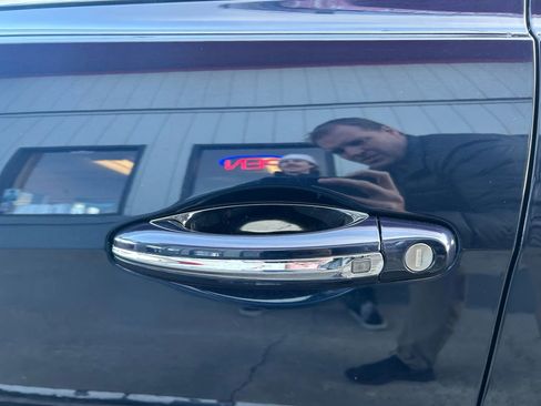 Used 2015 Bentley Flying Spur V8 image 18