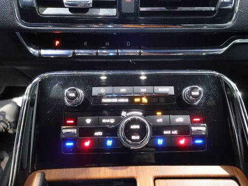 Used 2019 Lincoln Navigator L Reserve AWD/4WD image 29