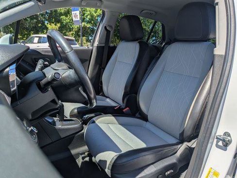 Used 2019 Chevrolet Trax LT w/ LT Convenience Package FWD image 24