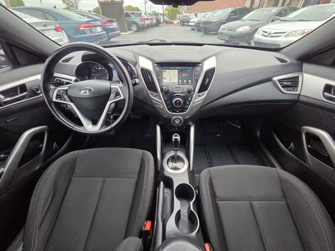 Used 2017 Hyundai Veloster Value Edition FWD image 16