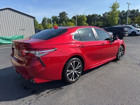 Used 2019 Toyota Camry SE w/ Convenience Package FWD image 5