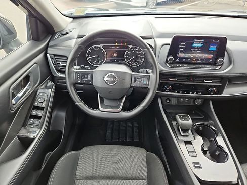 Used 2025 Nissan Rogue SV FWD image 10