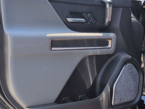 Certified 2025 GMC Hummer EV 3X AWD/4WD image 24