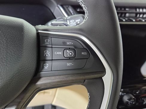 New 2025 Jeep Grand Cherokee Limited image 18