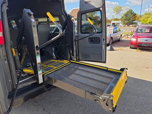 Used 2011 Chevrolet Express 3500 LS image 4