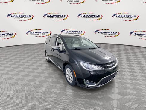 Used 2019 Chrysler Pacifica Limited FWD image 2