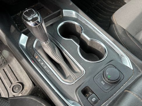 Used 2019 Chevrolet Traverse LT FWD image 12