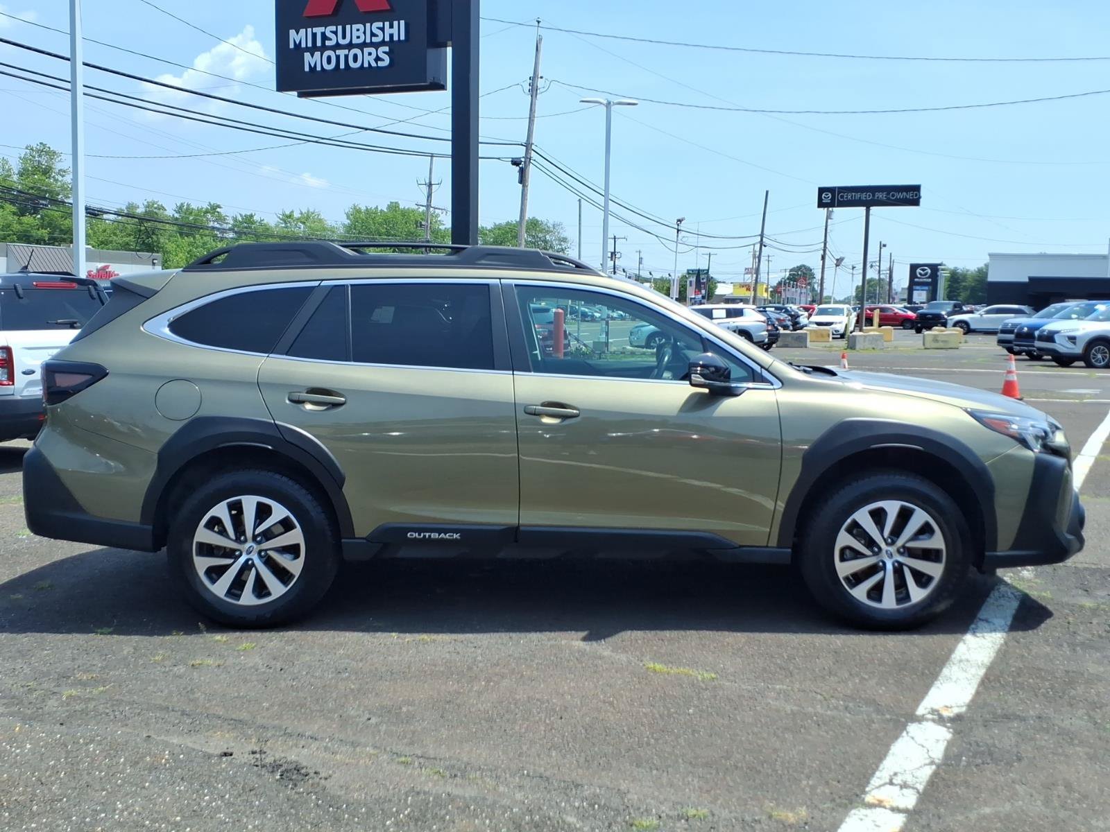 Used 2023 Subaru Outback Premium AWD/4WD image 2