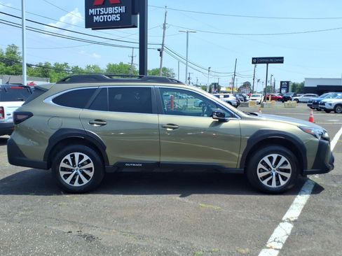 Used 2023 Subaru Outback Premium AWD/4WD image 2