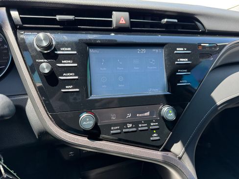Used 2019 Toyota Camry SE FWD image 12