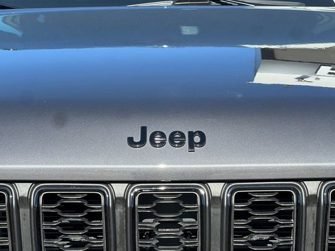 Used 2023 Jeep Grand Cherokee Altitude AWD/4WD image 39