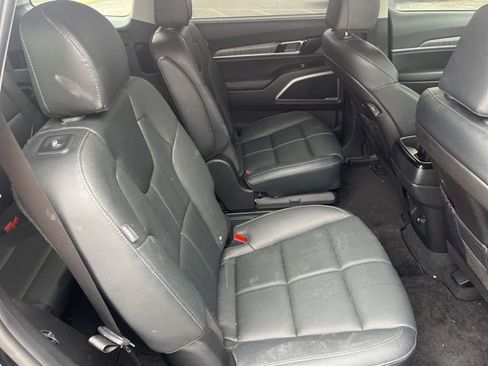 Used 2023 Kia Telluride EX w/ EX Captain's Chair Package image 27