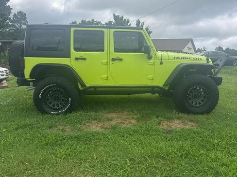 Used 2017 Jeep Wrangler Unlimited Rubicon w/ Connectivity Group AWD/4WD image 32