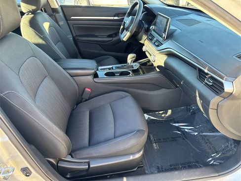 Used 2023 Nissan Altima 2.5 SV image 15