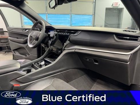 Used 2023 Jeep Grand Cherokee Altitude RWD image 27
