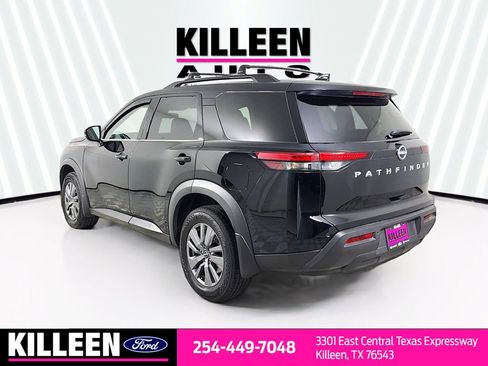 Used 2025 Nissan Pathfinder SV image 6