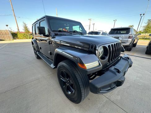 Used 2019 Jeep Wrangler Unlimited Sahara AWD/4WD image 7