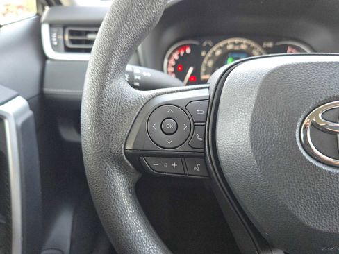 Certified 2025 Toyota RAV4 LE FWD image 31
