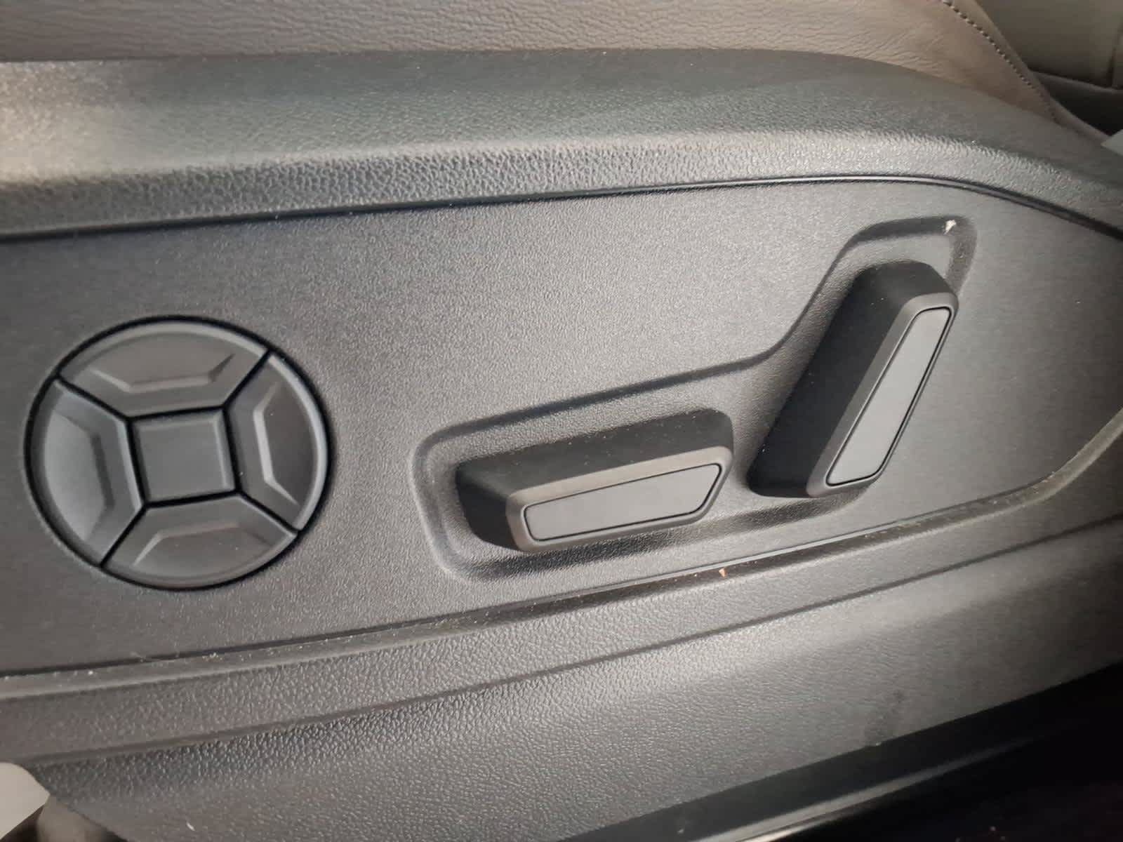 Certified 2025 Audi Q5 Premium w/ Convenience Package AWD/4WD image 17