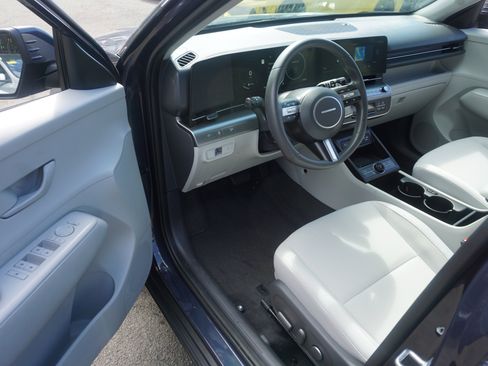 Used 2024 Hyundai Kona SEL w/ Convenience Package AWD/4WD image 7