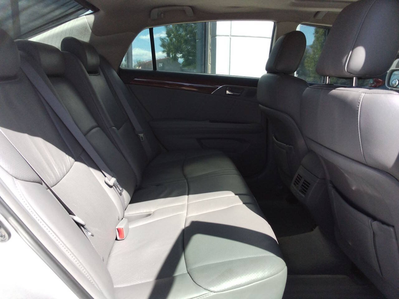 Used 2010 Toyota Avalon Limited FWD image 11