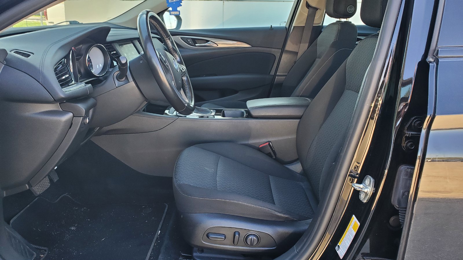 Used 2018 Buick Regal Preferred w/ Driver Confidence Package #1 FWD image 5